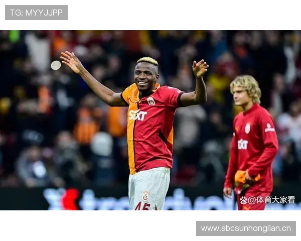 奥斯梅恩vs莱万多夫斯基：现代中锋与全能射手的关键差异在哪？