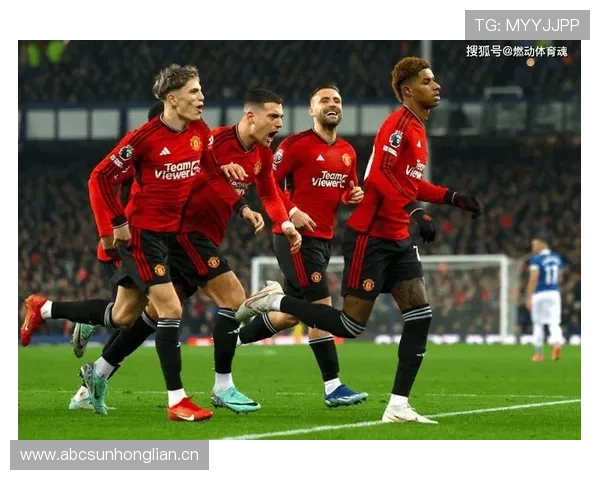 曼联复兴进程处于攻坚阶段,稳定性问题仍在制约球队整体表现 曼联复兴进程处于攻坚阶段,稳定性问题仍在制约球队整体表现