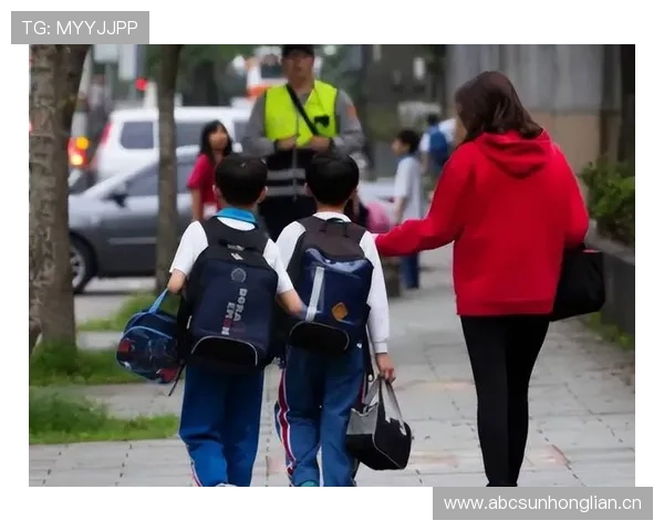 常园训练完直接拎爱马仕去接娃？