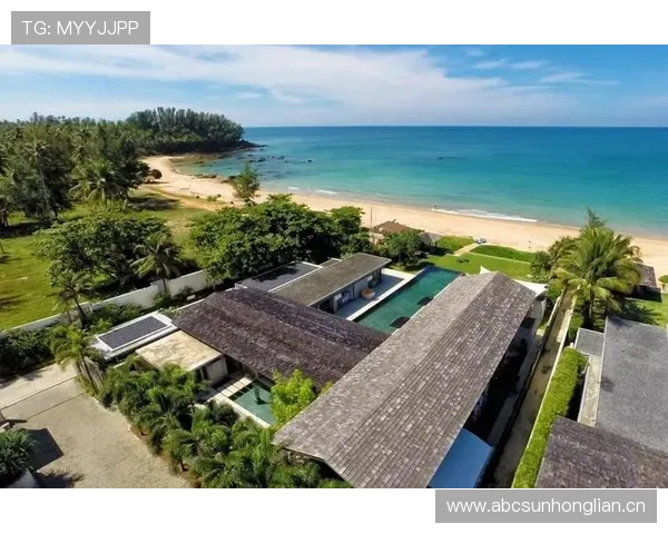 瑞安·洛赫特家里泳池比我家客厅还大，训练完直接开香槟泡着