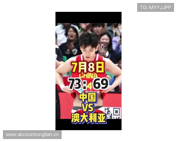 杨舒予今天居然穿得像要去颁奖，训练场上却一副随便扔的样子看着让人忍不住笑出声