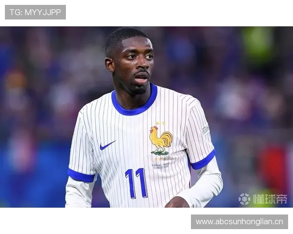 刚刷到奥斯曼·登贝莱赛场拼命冲刺，下一条是半夜豪车名表，生活反差把我笑趴了