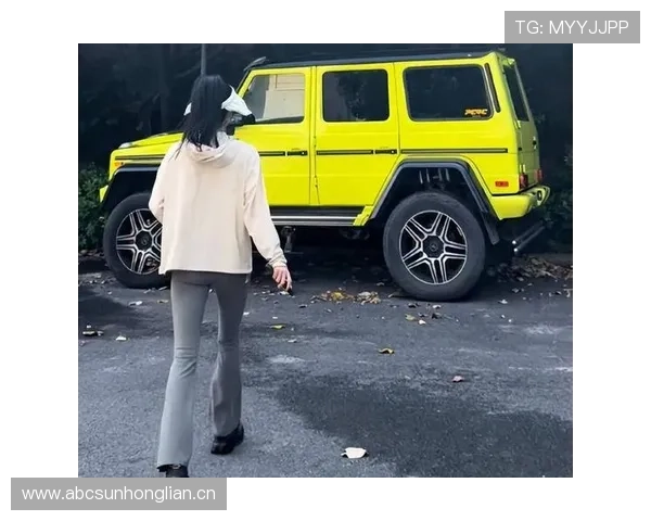 韦世豪又换新豪车了，这颜值配这座驾，街坊邻居全羡慕炸了